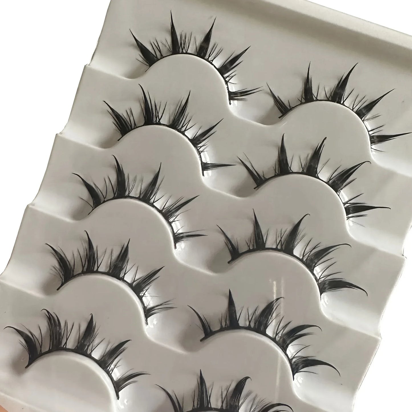 Premium false eyelashes - natural effect & all-day comfort